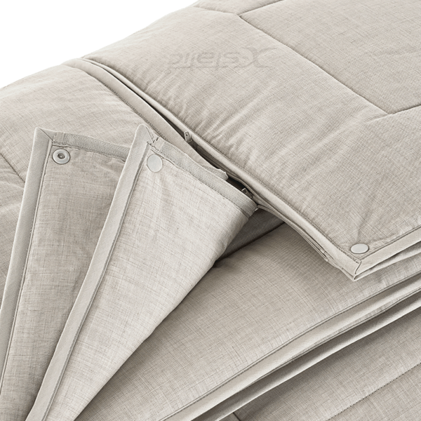 Detail on zip and double layer of four season duvet with B-BED system